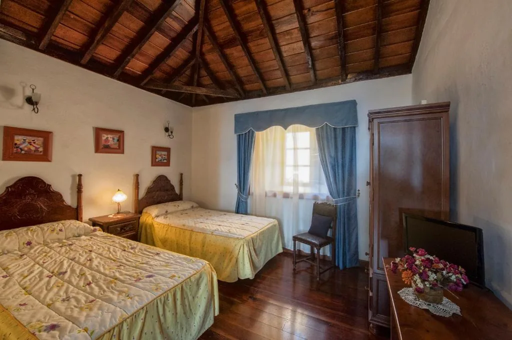 Habitación Doble con cama supletoria (3 adultos) — Hotel Rural Senderos de Abona