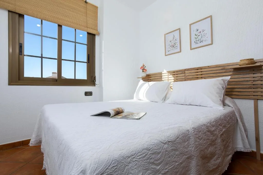 庭園の景色を望む4人部屋 — Hotel Rural Sierra Tejeda