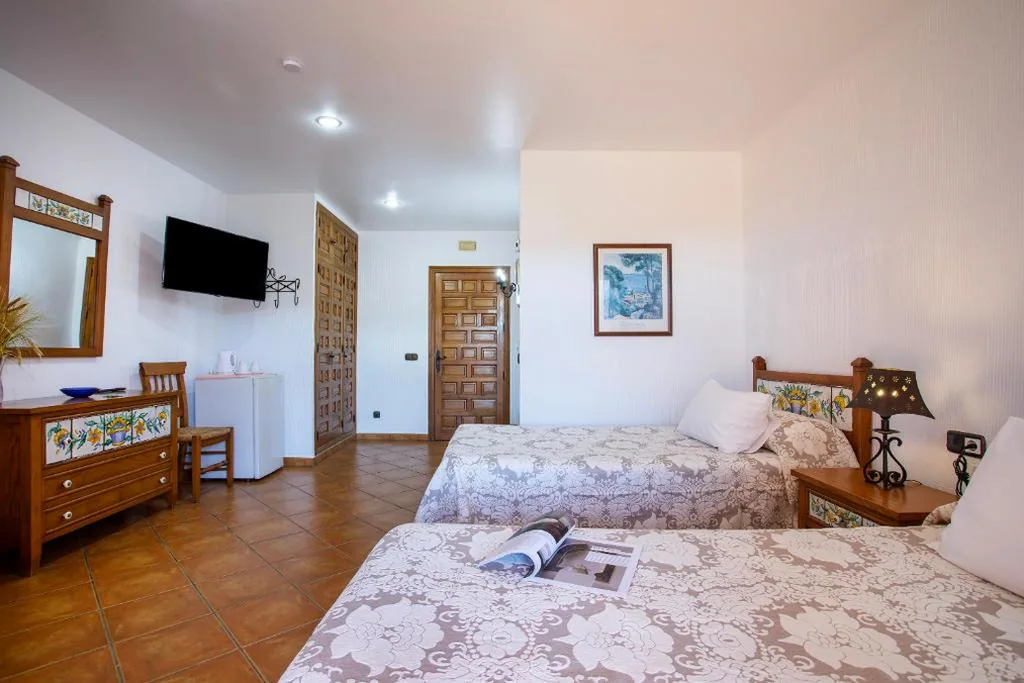 スーペリアツインルーム — Hotel Rural Sierra Tejeda