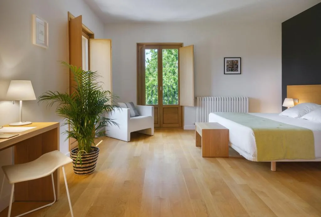 バルコニー付きダブルルーム — Hotel Rural Torre de Úriz