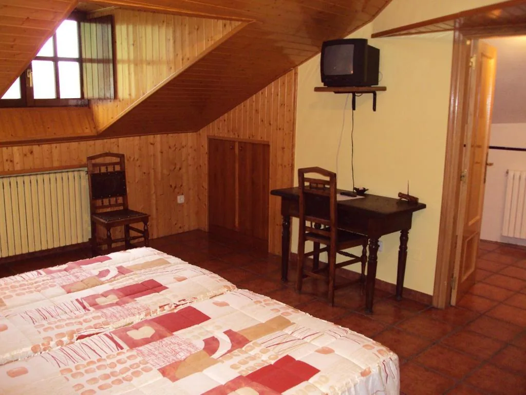 Doppelzimmer mit 2 Betten — Hotel Rural Valle de Ancares