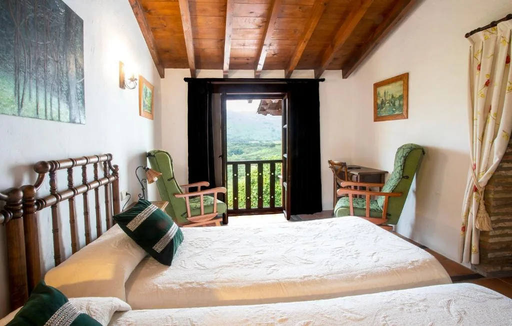 Double Room with Mountain View — Hotel Rural Valleoscuru