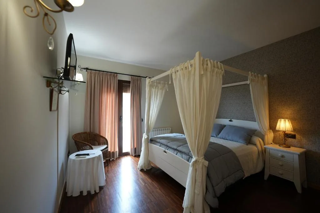 ジェットバス付きダブルルーム — Hotel Rural y Restaurante, Rinconcito de Gredos