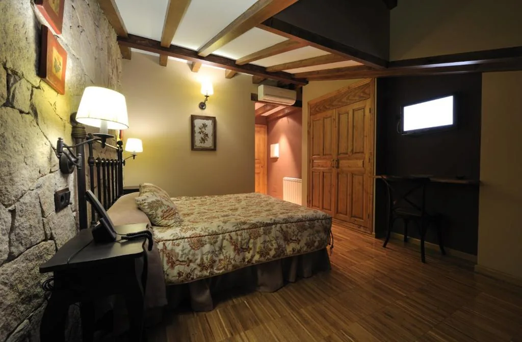 シャワー付きダブルルーム — Hotel Rural y Restaurante, Rinconcito de Gredos