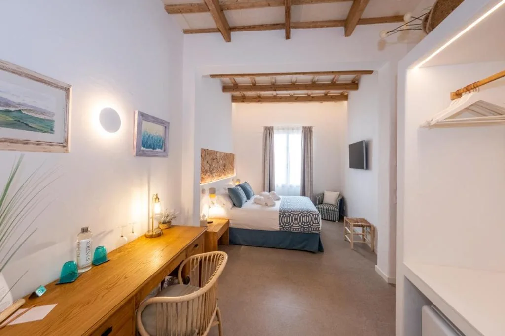 Quarto Duplo adaptado para pessoas com mobilidade reduzida — Hotel S'Antiga Adults Only