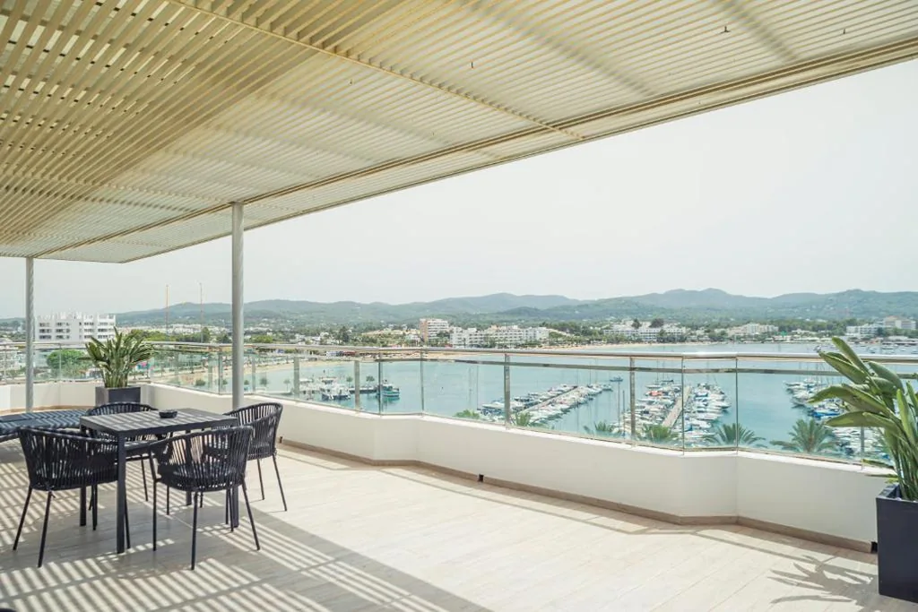 Suite Penthouse com terraço e vista para o mar — Hotel Sa Clau by Mambo