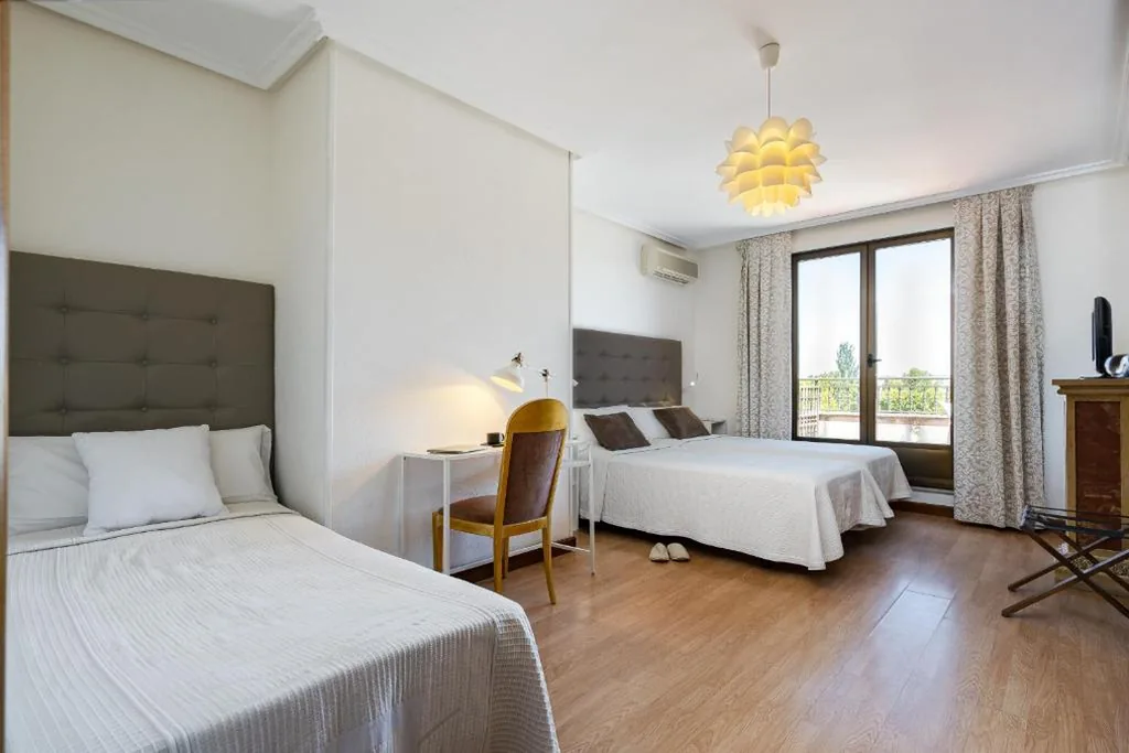 Habitación Triple con terraza — Hotel Salamanca Rio