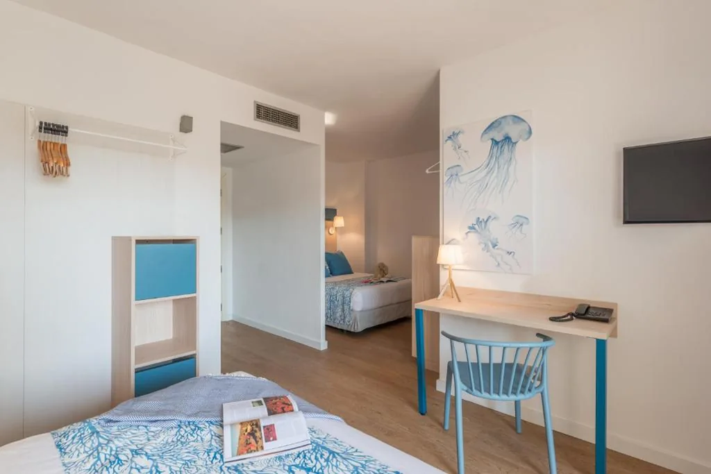 Habitación Doble con cama supletoria (3 adultos) — Hotel Salou Beach Family Rentalmar
