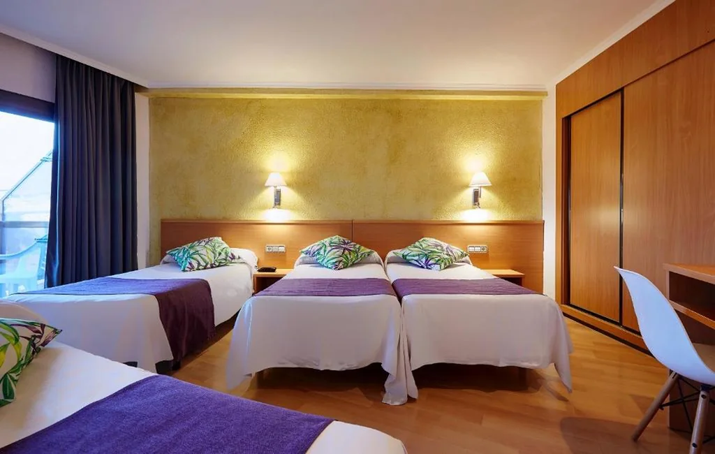 Habitación cuádruple — Hotel Samba