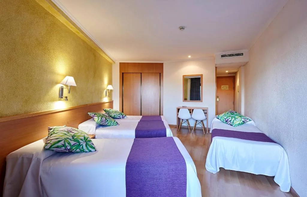 Habitación Familiar (3 adultos + 1 niño) — Hotel Samba