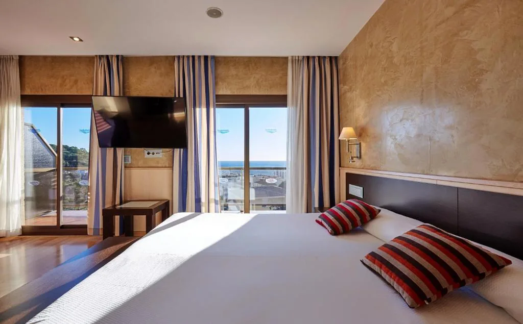 Suite con jacuzzi — Hotel Samba