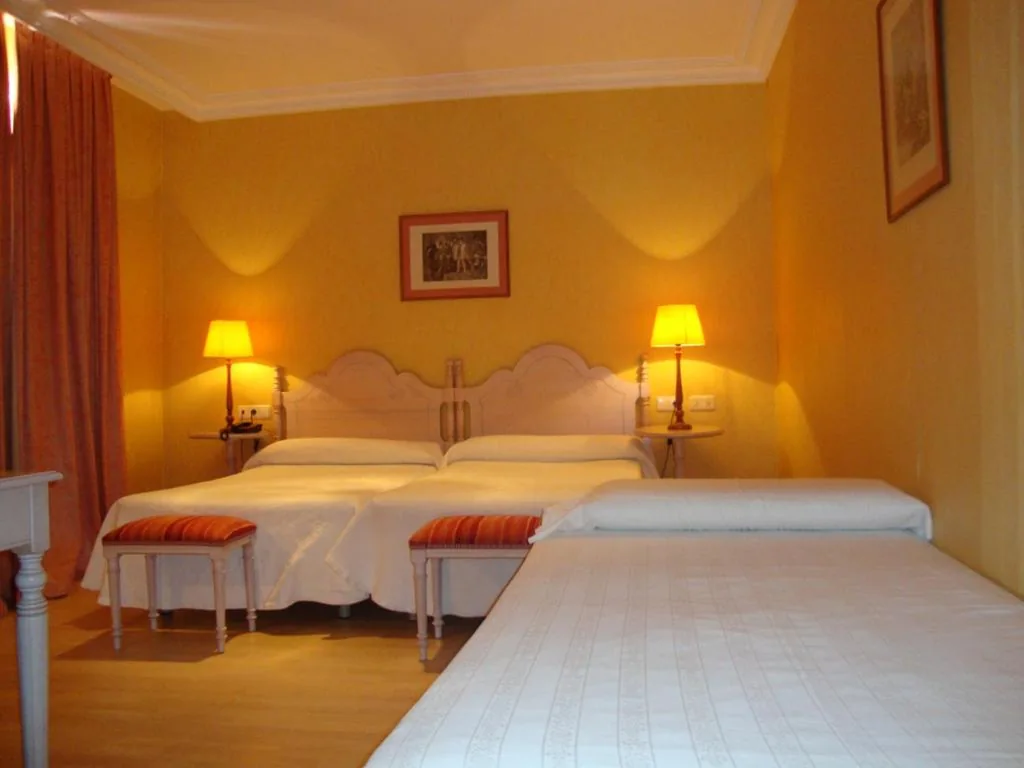 Chambre triple — Hotel San Camilo