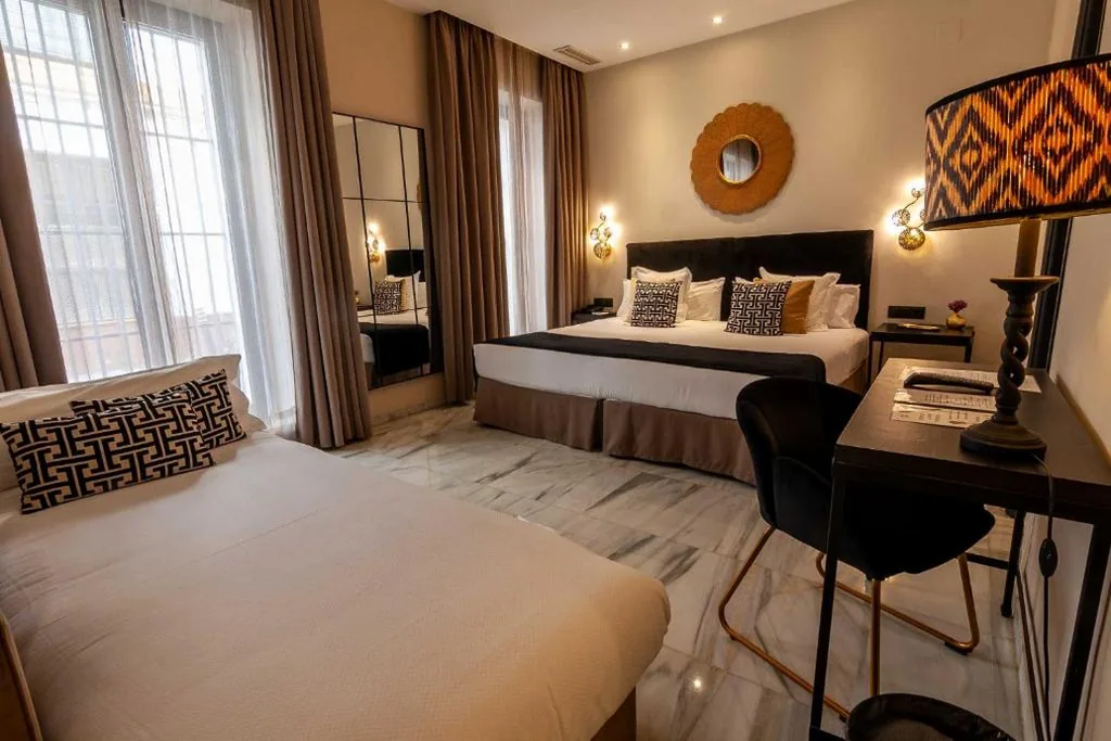 Familienzimmer (2 Erwachsene und 2 Kinder) — Hotel San Gil