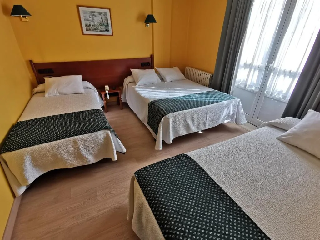 三人间 — Hotel San Jacobo