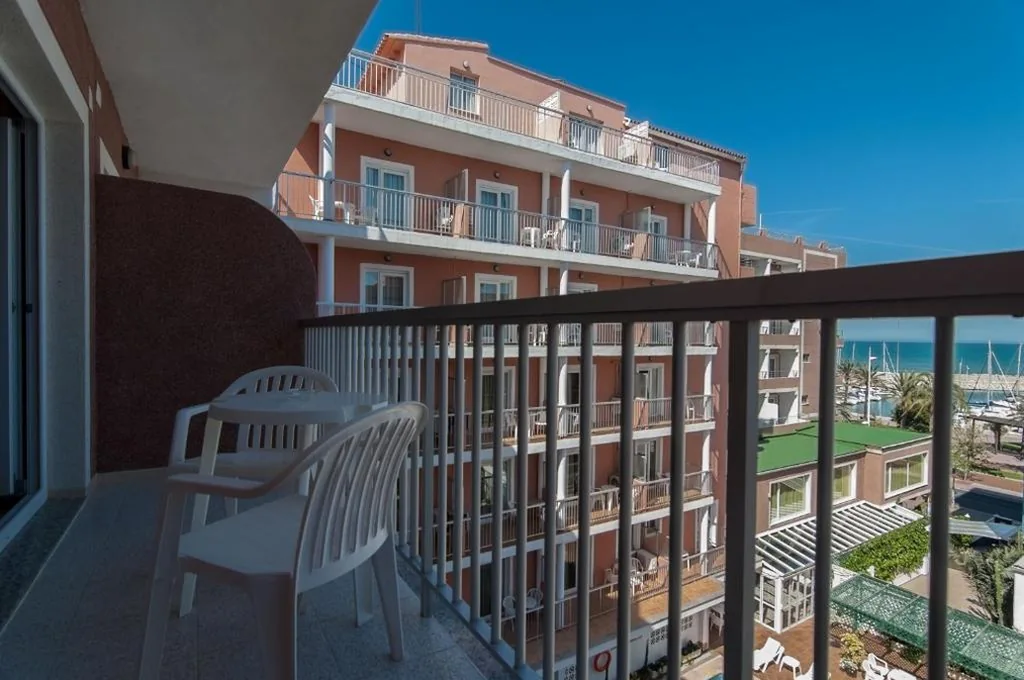 Vierbettzimmer (2 Erwachsene + 2 Kinder) — Hotel San Luis