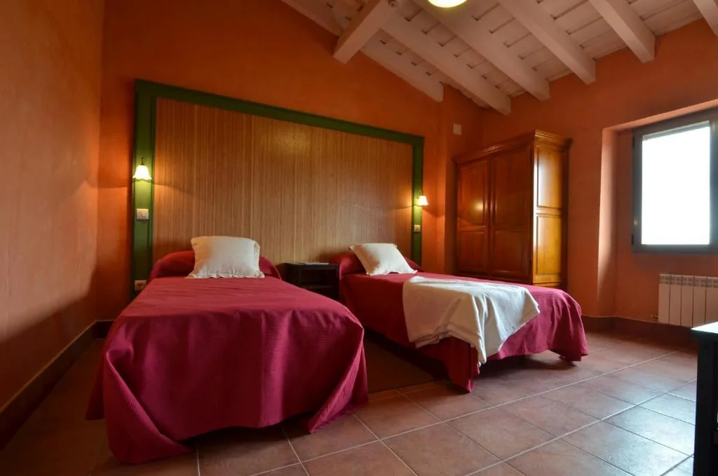 Tweepersoonskamer met 2 bedden — Hotel San Miguel del Valle Amblés