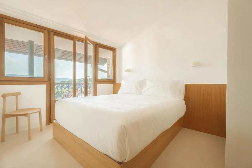 Habitación Doble Deluxe con balcón — Hotel San Nikolas