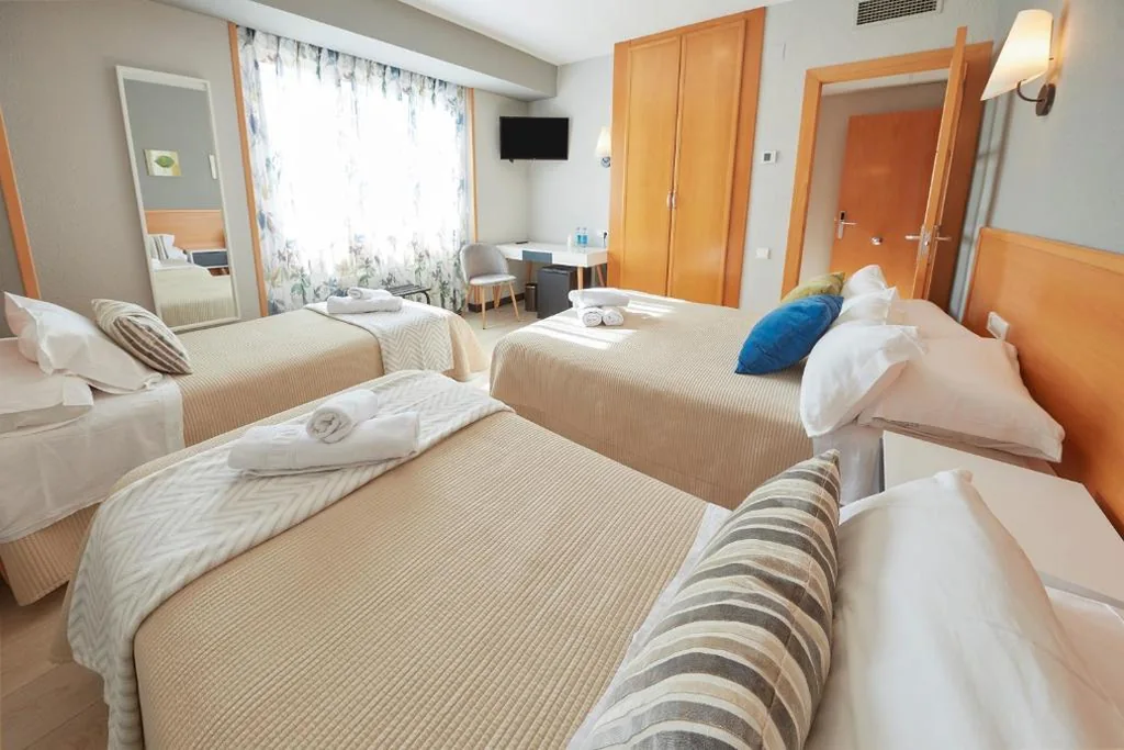 Dreibettzimmer — Hotel Sanchez