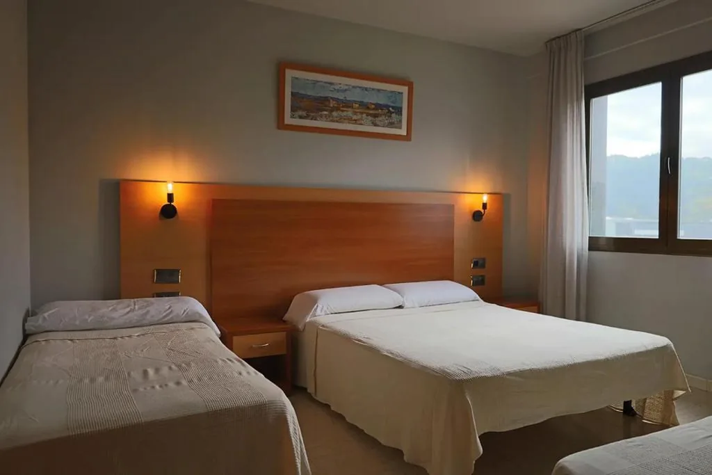 Driepersoonskamer — Hotel Sant Celoni