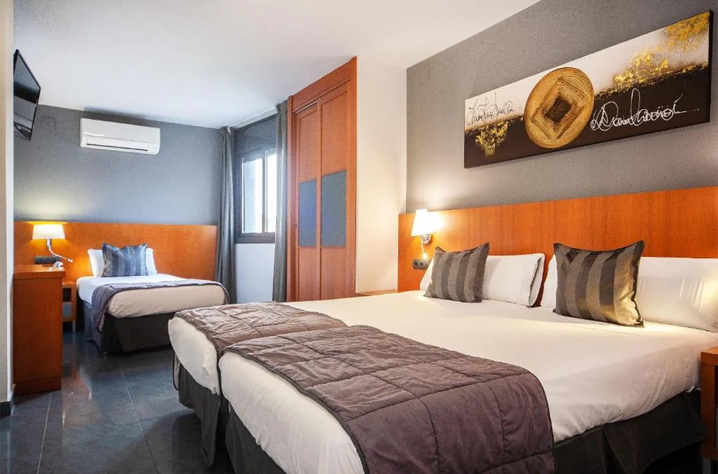 基础三人间 — HOTEL SANT PERE ll HSPII