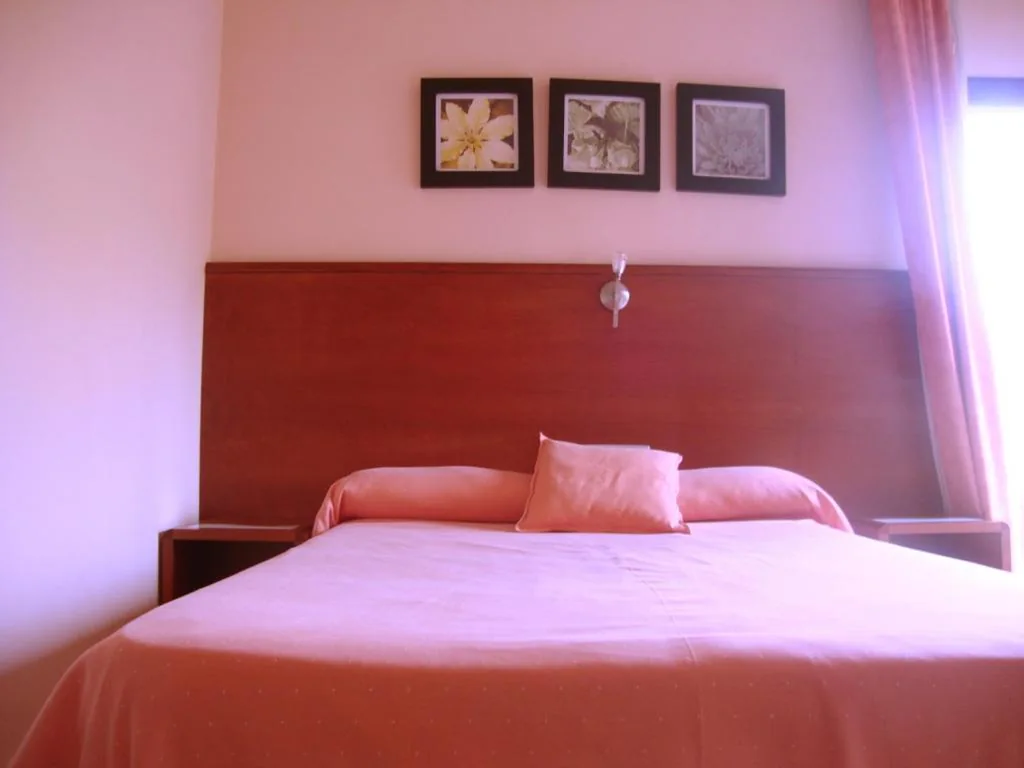 基础双人间 — Hotel Sant Quirze De Besora