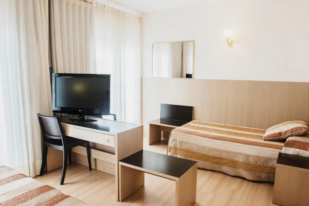Habitación Triple (2 adultos + 1 niño) — Hotel Santa Anna