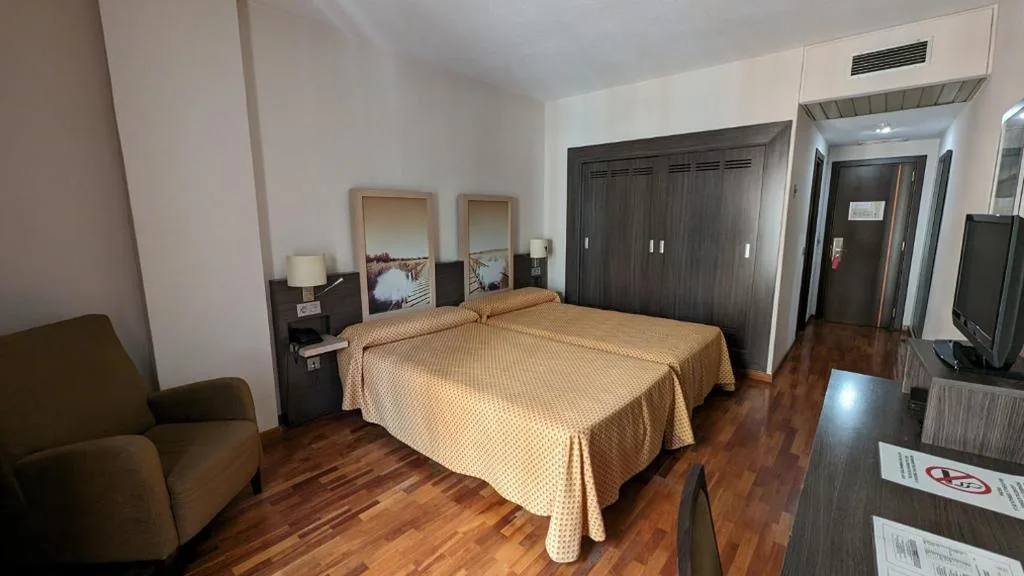 Doppelzimmer mit 2 Betten — Hotel Santa Cecilia