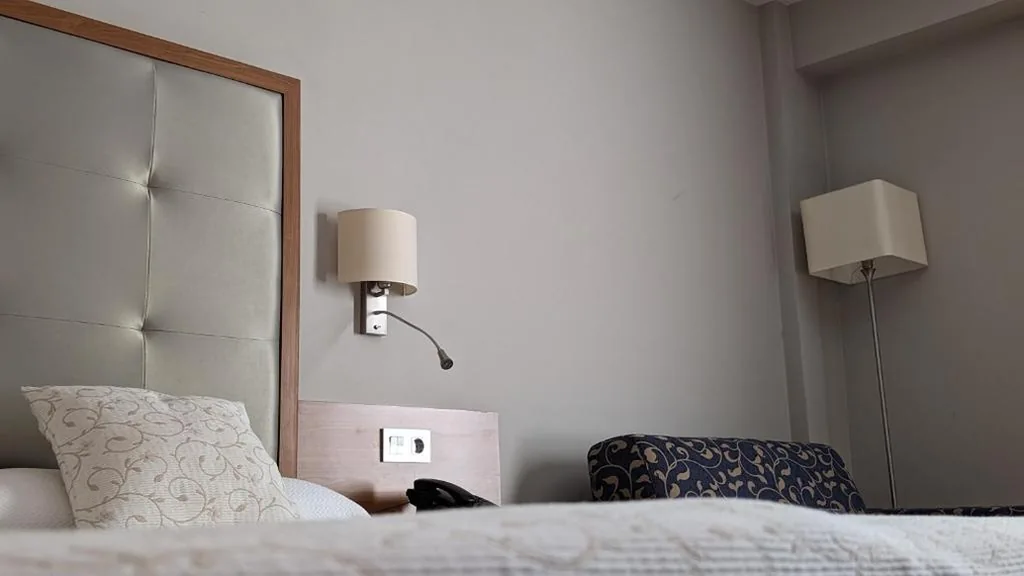 Barrierefreies Superior-Doppelzimmer für Personen mit eingeschränkter Mobilität – 2 Betten — Hotel Santa Cecilia