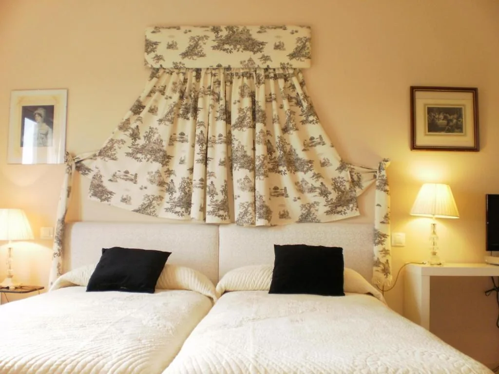 Quarto Familiar com Vista Montanha — Hotel Santa Coloma del Camino