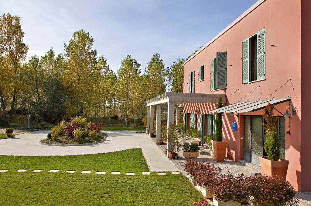 Hotel Santa Coloma del Camino