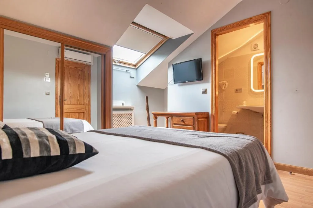 Quarto Duplo Económico — Hotel Santa Cruz