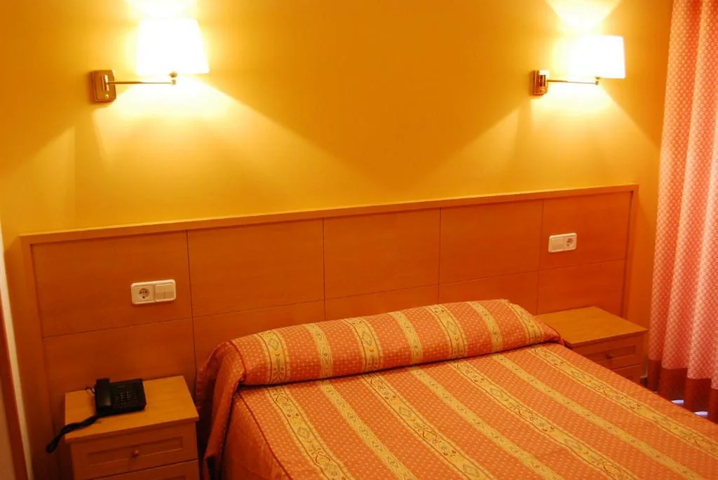 Economy Doppelzimmer — Hotel Santa Faz