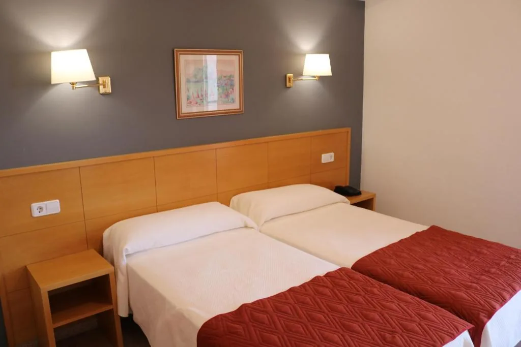 Standard Doppelzimmer mit 2 Betten — Hotel Santa Faz
