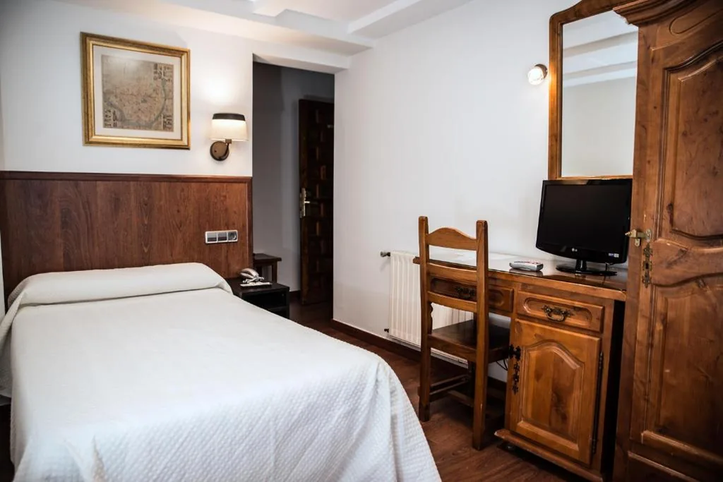 Quarto Individual — Hotel Santa Isabel
