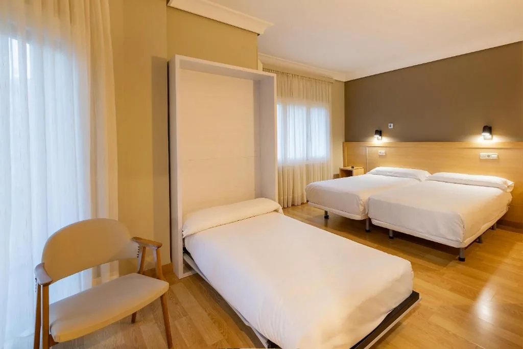 Habitación Triple — Hotel Santamaria
