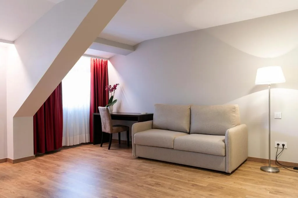 Habitación Familiar — Hotel Santiago Apóstol