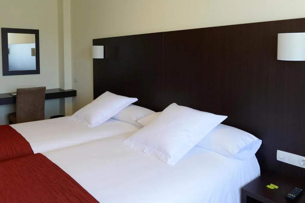 Habitación Triple — Hotel Santiago Apóstol
