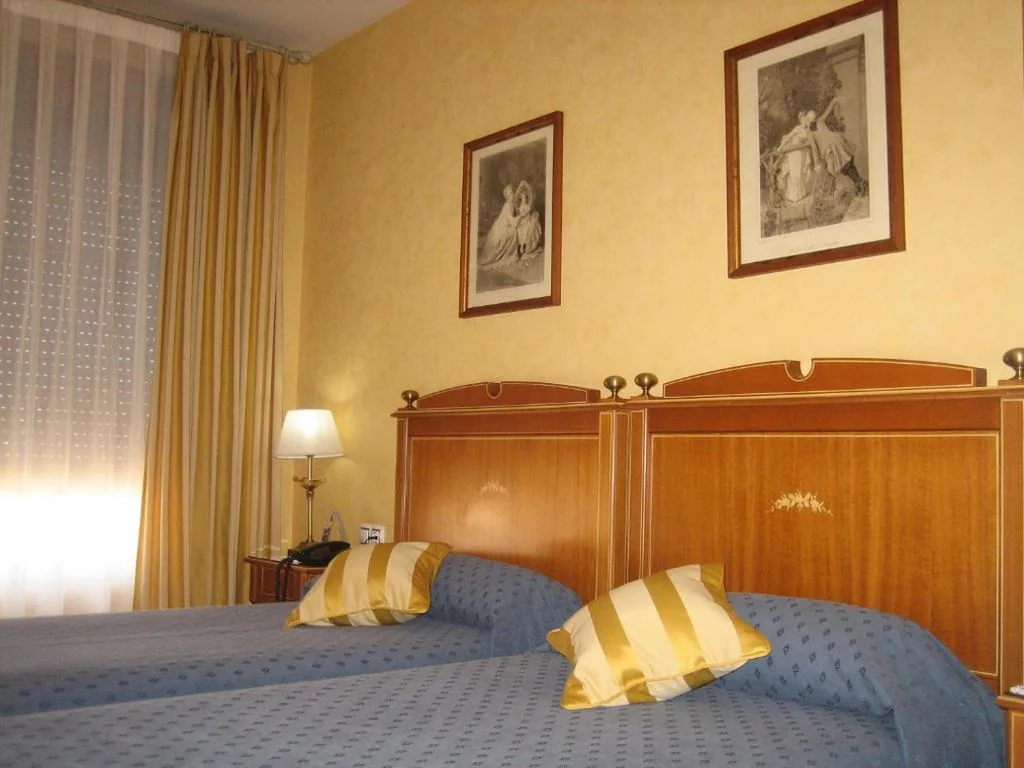Quarto Duplo - 2 camas — Hotel Santiago