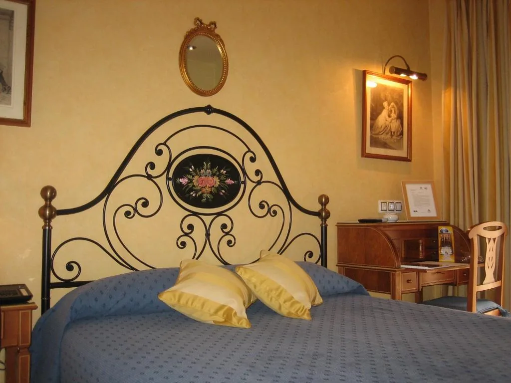 Quarto Duplo com cama de casal — Hotel Santiago