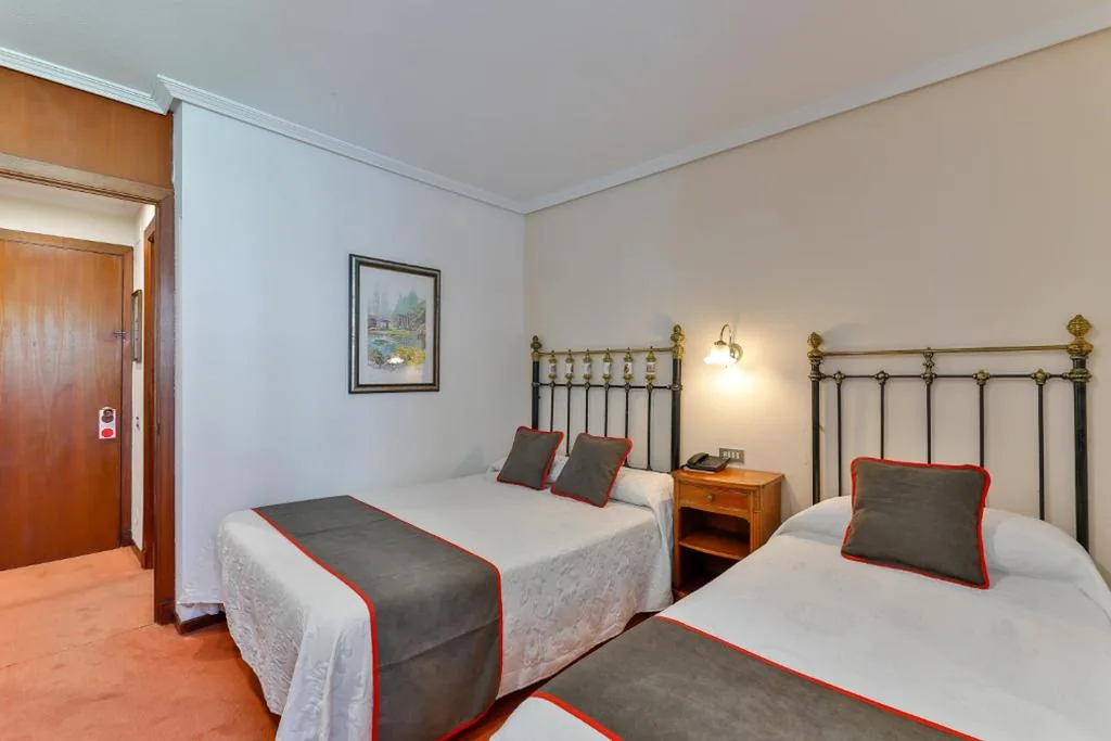 Driepersoonskamer — Hotel Santillana