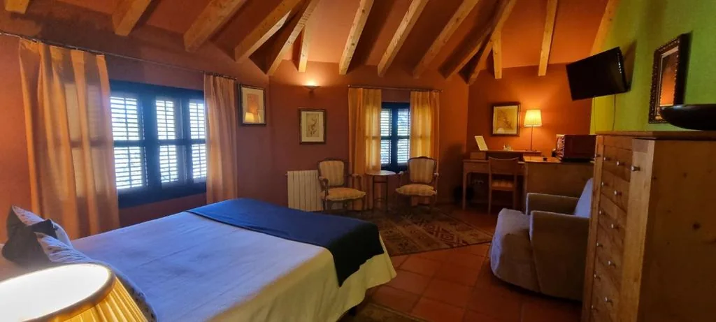Habitación Triple con bañera — Hotel Sara De Ur