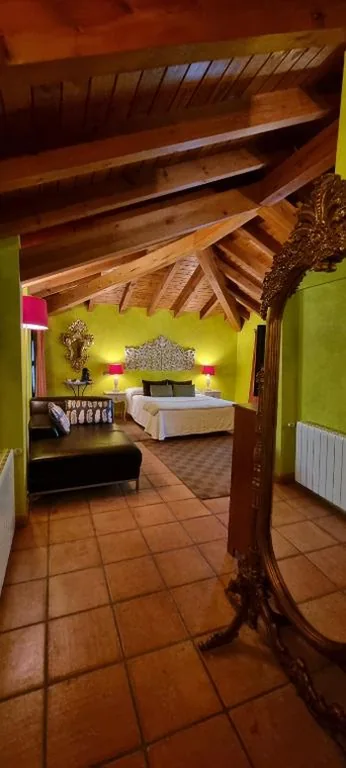 Suite Deluxe con bañera de hidromasaje — Hotel Sara De Ur