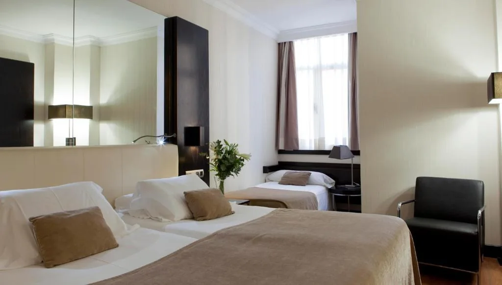 Chambre triple (2 adultes + 1 enfant) — Hotel Saray