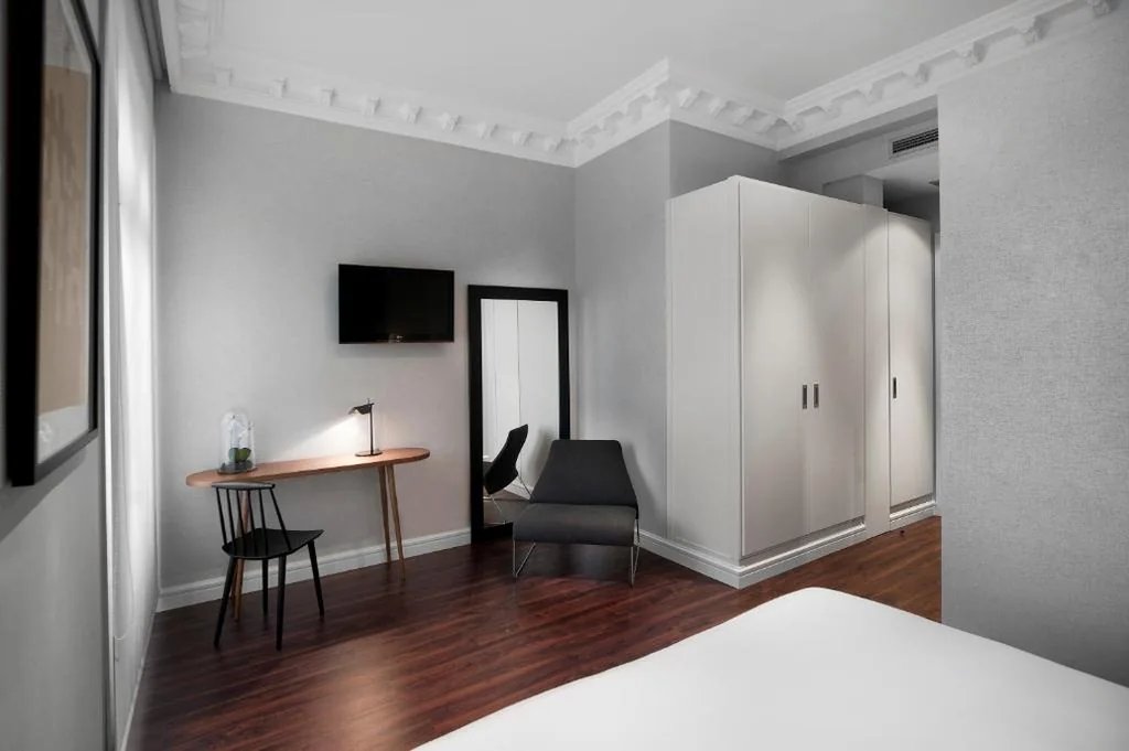 エキストラベッド付きデラックスダブルルーム（大人2名＋子ども1名） — Hotel Sardinero Madrid