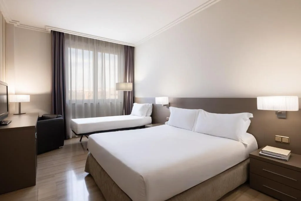 Camera doppia con letto supplementare - 1 o 2 letti (2 adulti + 1 bambino) — Hotel SB Ciutat Tarragona