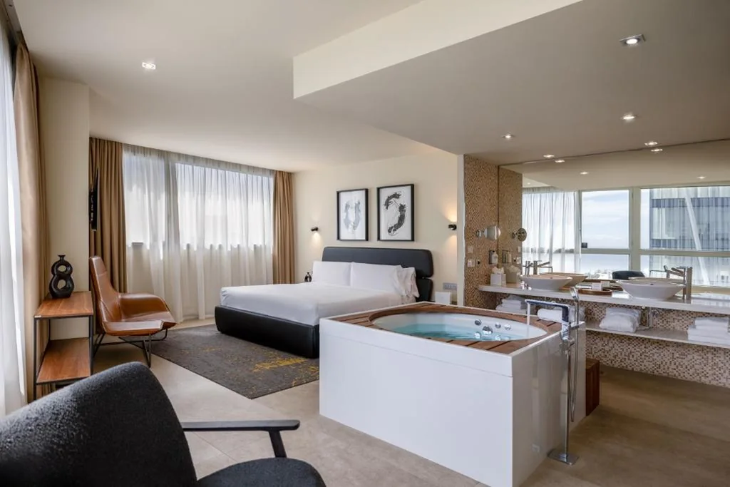 Suite con bañera de hidromasaje — Hotel SB Diagonal Zero 4 Sup