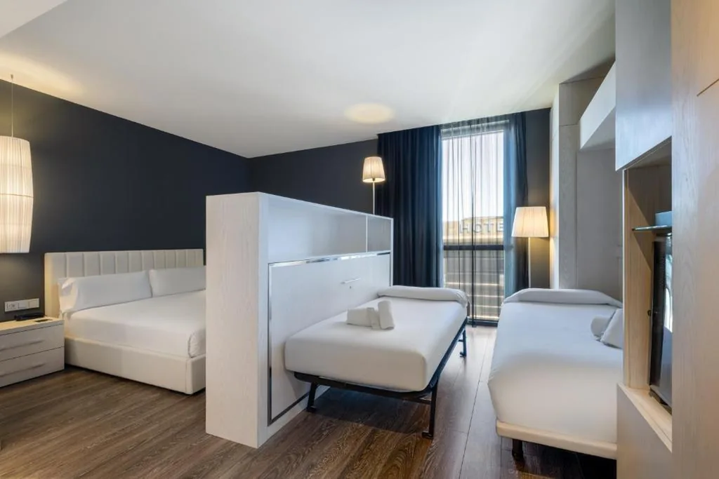 Camera familiare (2 adulti e 2 bambini) — Hotel SB Plaza Europa