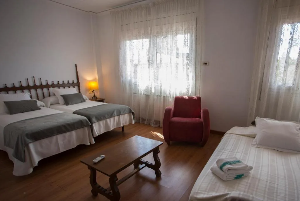 Camera Tripla Standard — Hotel Segle XX