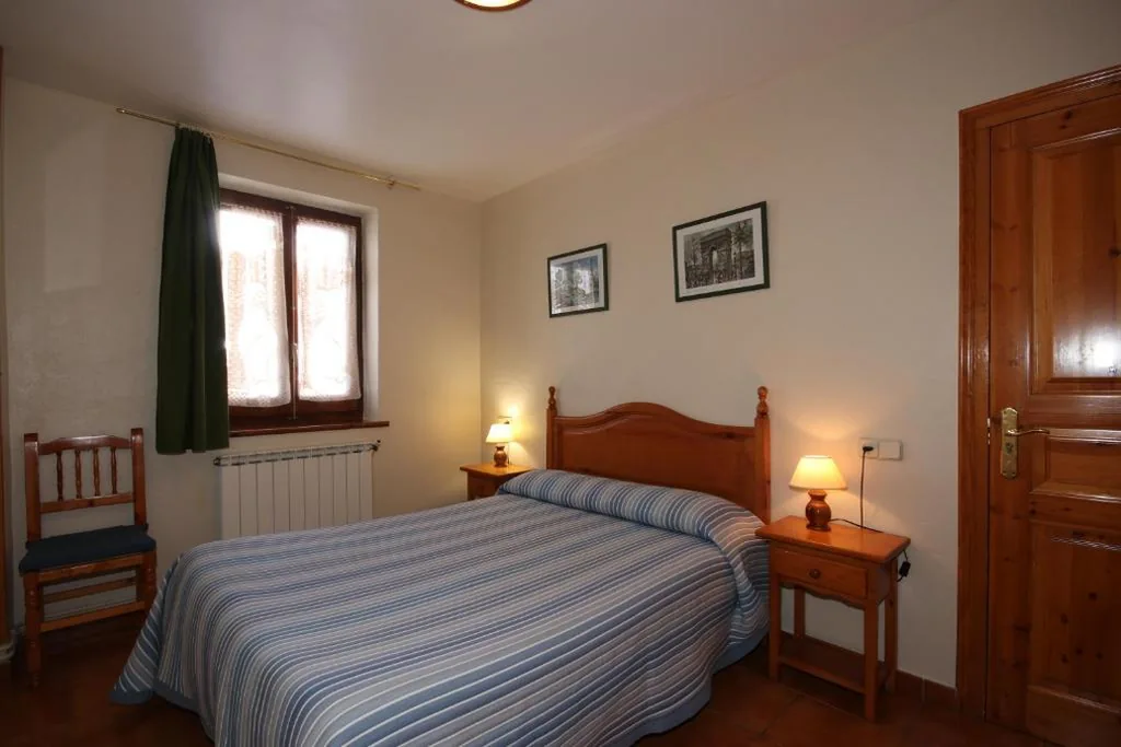 Camera con letto matrimoniale — Hotel Seixes y Apartamento Bagergue
