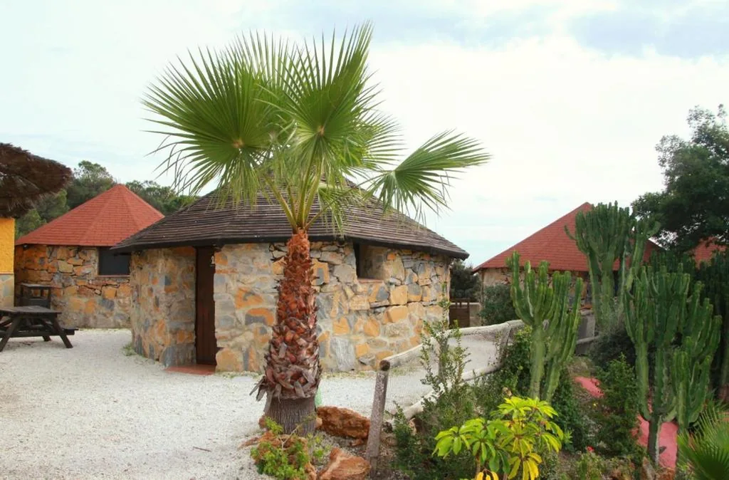Standardzimmer MASAI – Parkeintritt inklusive — Hotel Selwo Lodge - Animal Park Tickets Included